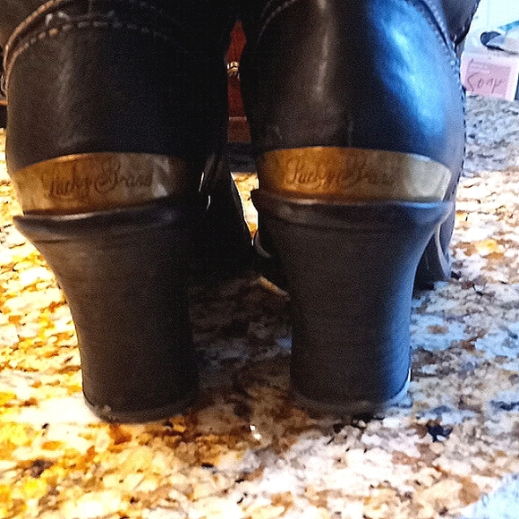 ❤🎄 Lucky Brand all leather size 7 black heeled boots - Picture 3 of 4